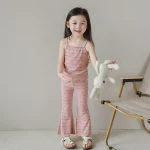 여름 한국 스타일 유행 서양식 세트 얼음 실크 얇은 스타일 어린이 줄무늬 스트랩 탱크 탑 Bellbottom 바지 세트 - 이미지 3